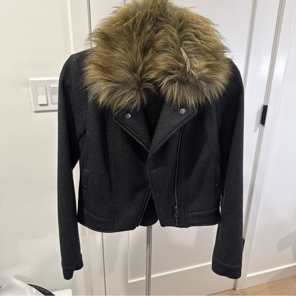 Black Jacket with Faux Fur Collar Anthropologie cartonnier - size 2 - Picture 1 of 6